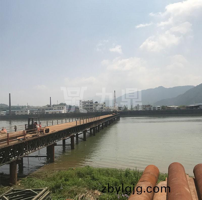 鋼平(ping)檯(tai)